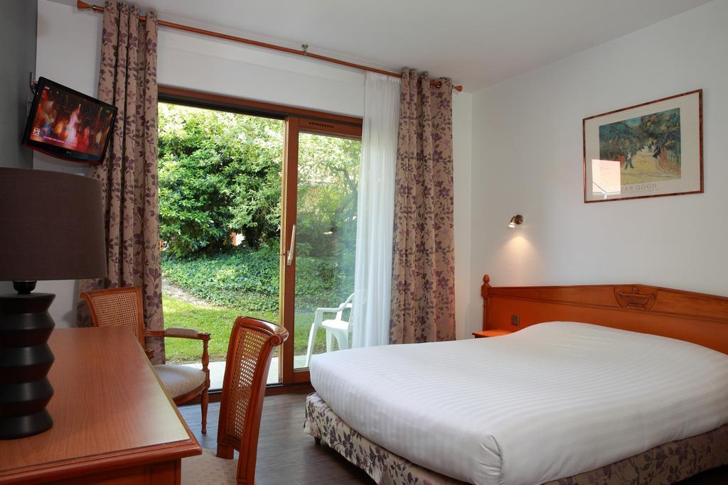 Logis Le Pot D'Etain Hotel Holnon Екстериор снимка