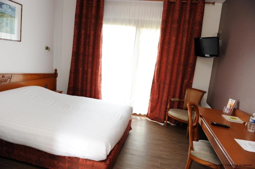 Logis Le Pot D'Etain Hotel Holnon Стая снимка