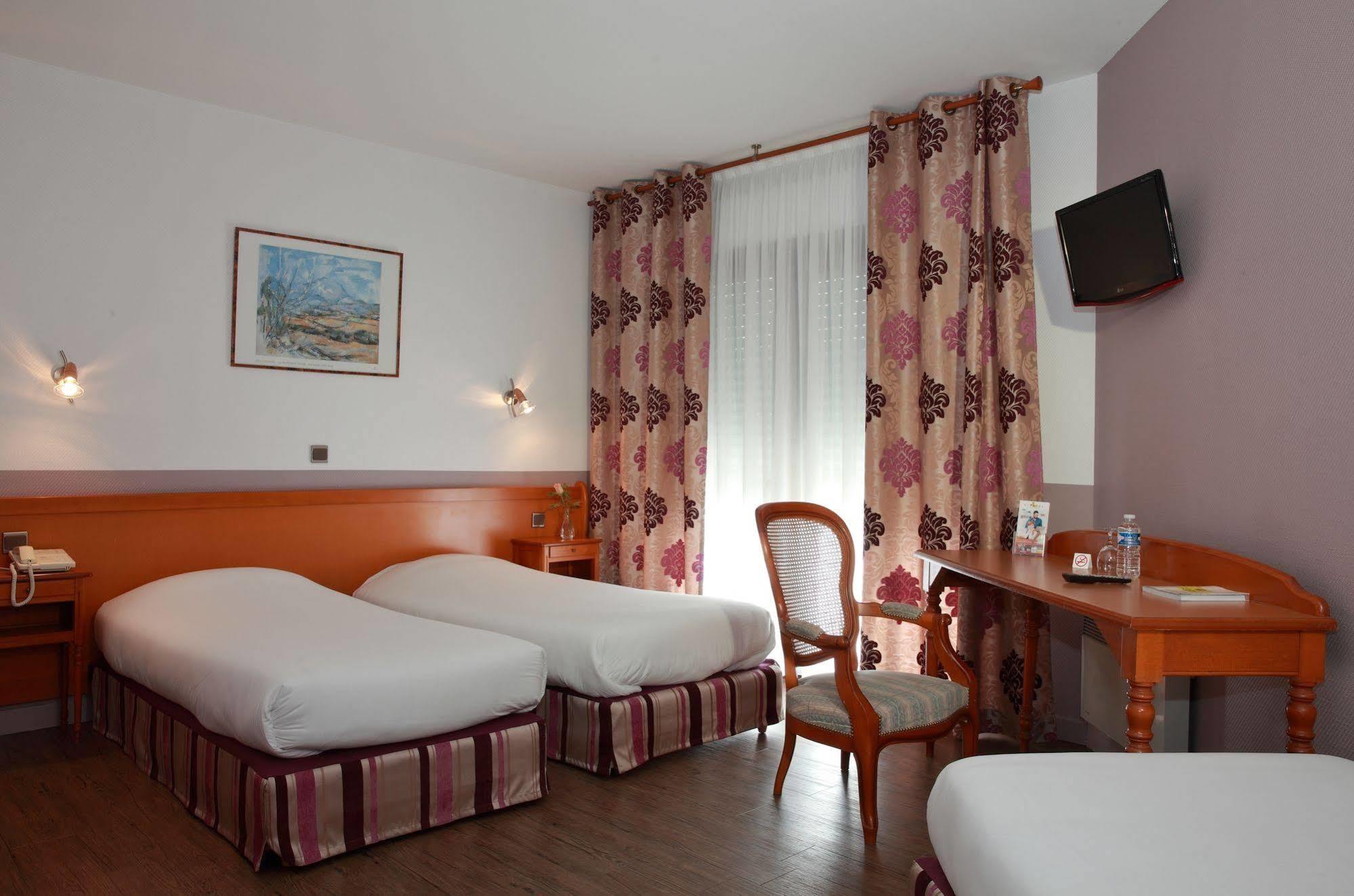 Logis Le Pot D'Etain Hotel Holnon Екстериор снимка